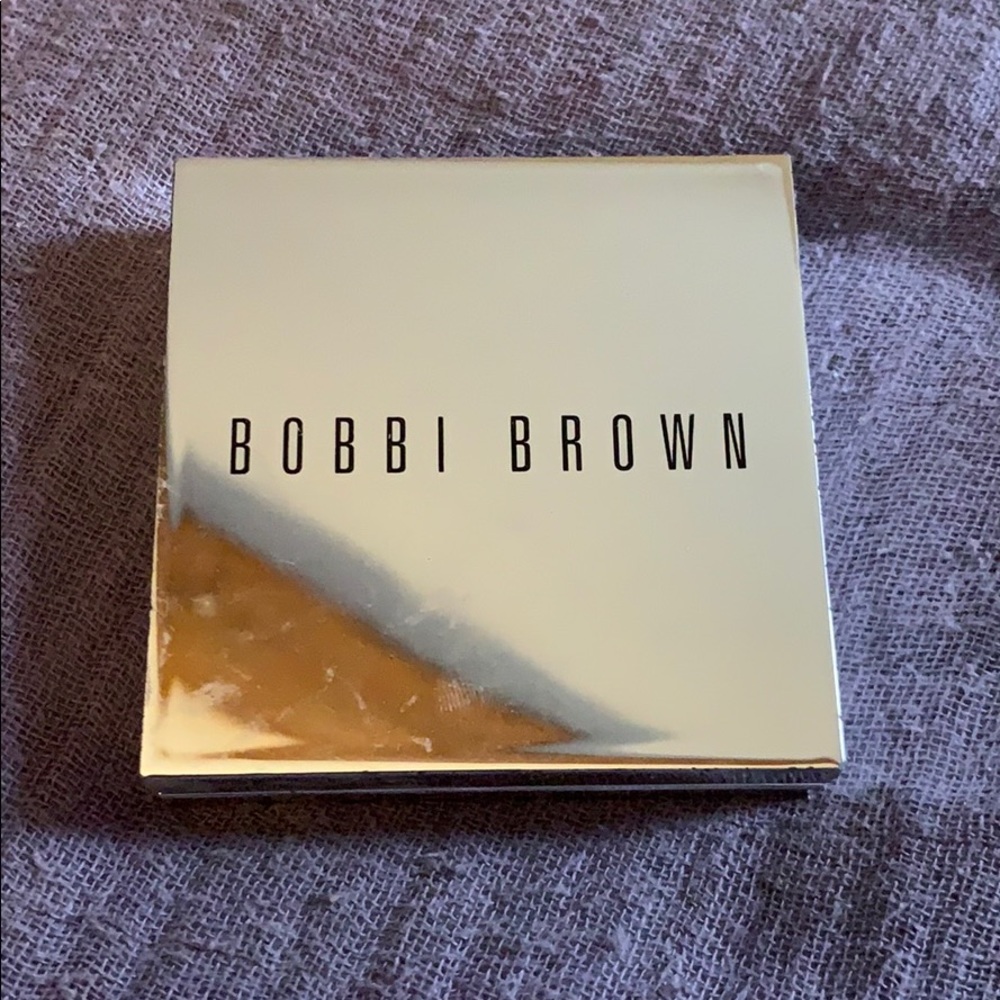 Bobbi Brown Brightening Finishing Powder